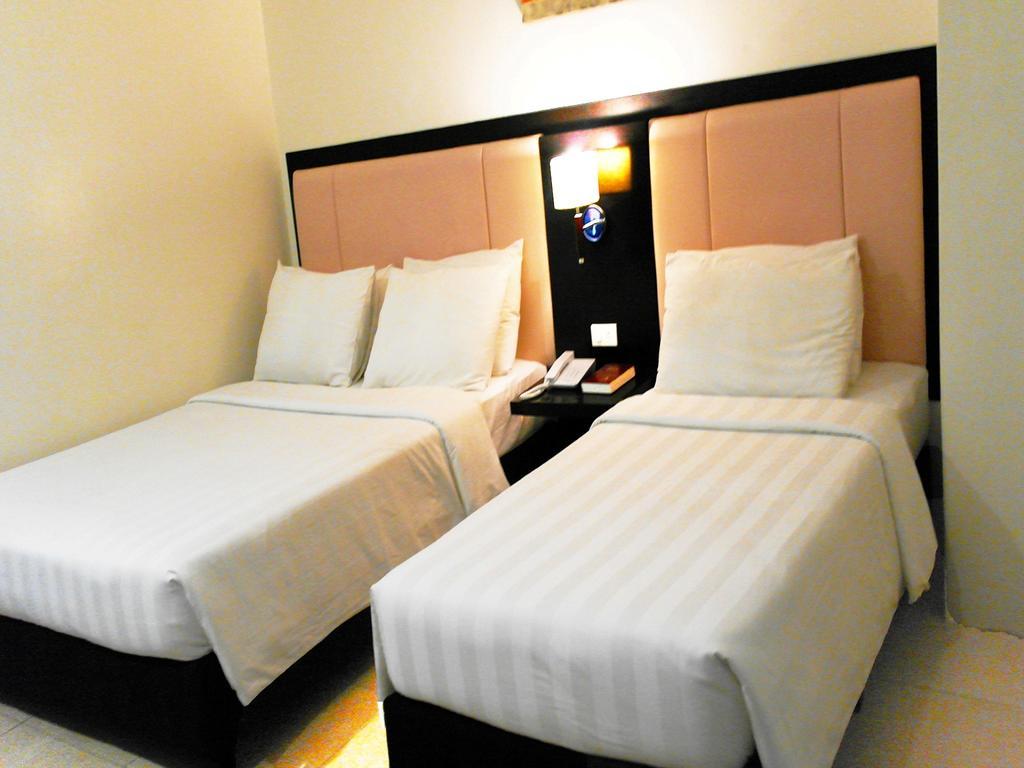 Manhattan Hotel